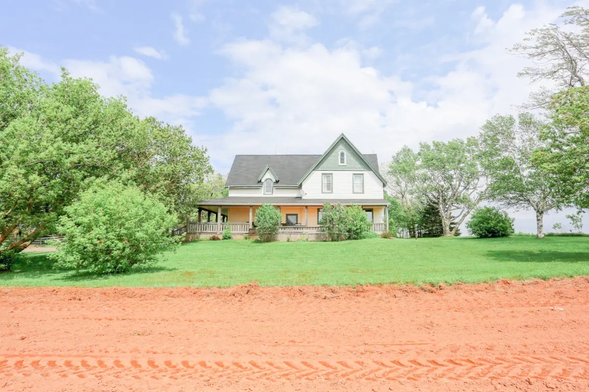 A & A Island Farmhouse Accommodations