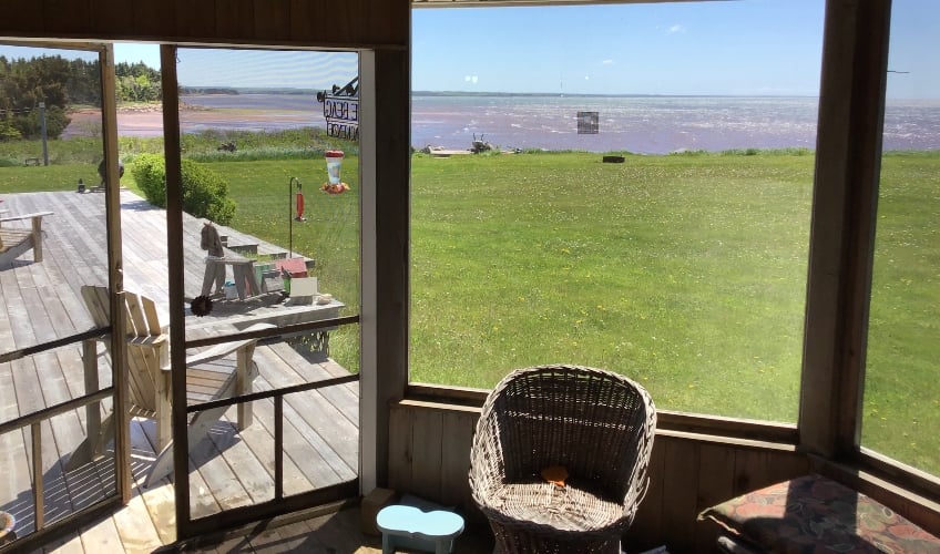 Cozy Cottage by the Sea