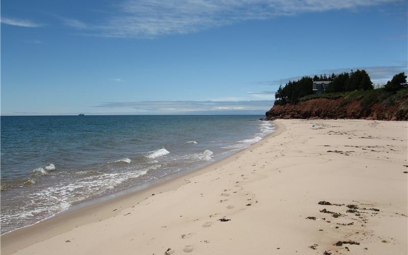 MacKinn Inn, Home at the Beach