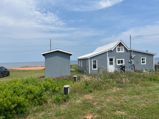 MacLean's Surf Side Cottage