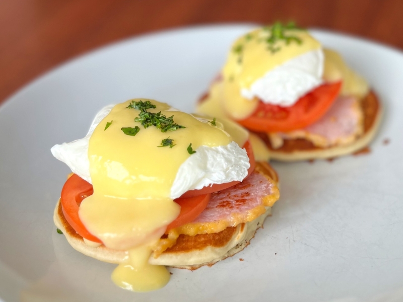 Eggs benedict on pancakes