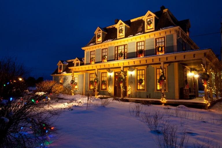 Accommodation with lights at night