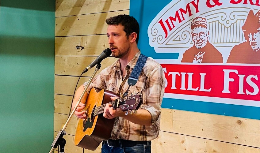 Shane Pendergast performing at Fin Folk Food